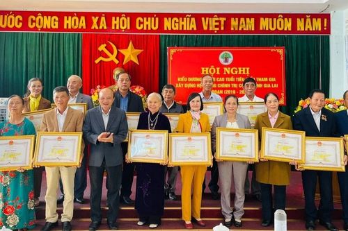 Người cao tuổi tích cực tham gia xây dựng hệ thống chính trị cơ sở