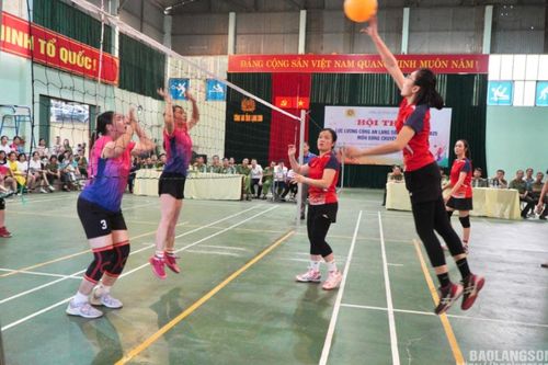 Phụ nữ Công an tỉnh: Sôi nổi tham gia các hoạt động văn nghệ, thể thao