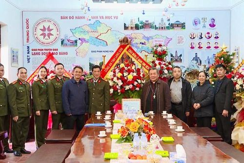Lãnh đạo Công an tỉnh thăm hỏi, chúc mừng Tòa Giám mục Giáo phận Lạng Sơn – Cao Bằng nhân dịp Lễ Giáng sinh