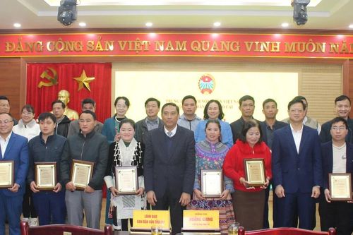 Vinh danh 18 nông dân Lào Cai điển hình năm 2024