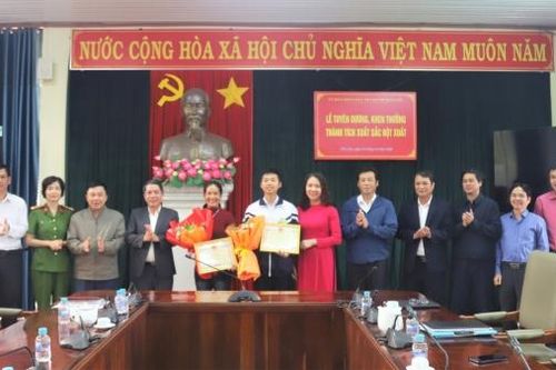 Bảo Lộc: Khen thưởng đột xuất tiểu thương trả lại 4 cây vàng và học sinh đạt giải tại Cuộc thi Siêu trí nhớ thế giới