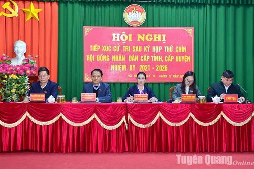 Đồng chí Phó Bí thư Thường trực Tỉnh ủy, Chủ tịch HĐND tỉnh Lê Thị Kim Dung tiếp xúc cử tri huyện Hàm Yên