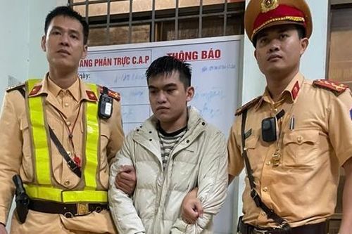Bị thương tích, CSGT vẫn kiên quyết truy bắt gã tài xế vận chuyển ma túy