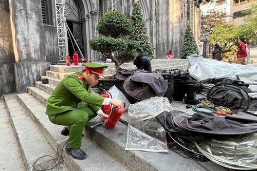 Kiểm tra an toàn phòng cháy các điểm tổ chức lễ Giáng sinh 2024 trên địa bàn quận Hoàn Kiếm