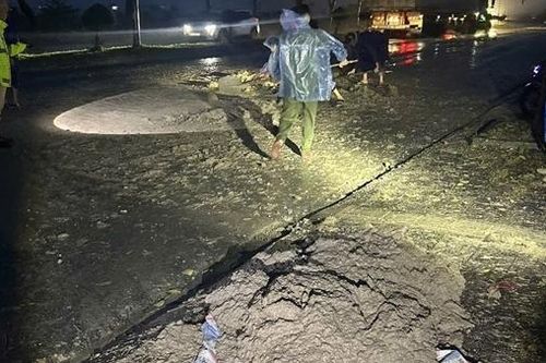 CSGT truy vết phương tiện làm rơi vãi bùn, đất xuống đường gây mất ATGT