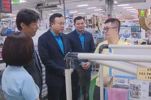Nhà máy sắp xếp sản xuất để công nhân nghỉ Tết