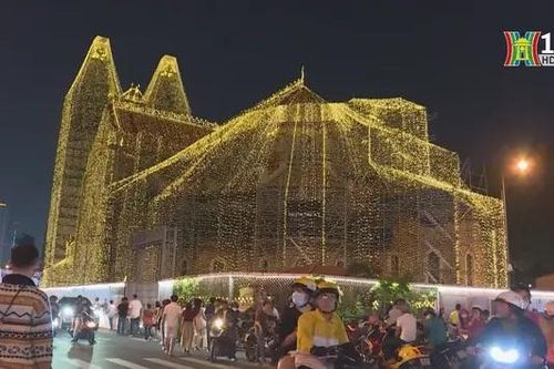 Rộn ràng không khí Giáng sinh tại TP.HCM