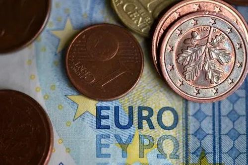 Eurozone 'đang tiến rất gần' đến mục tiêu lạm phát trung hạn