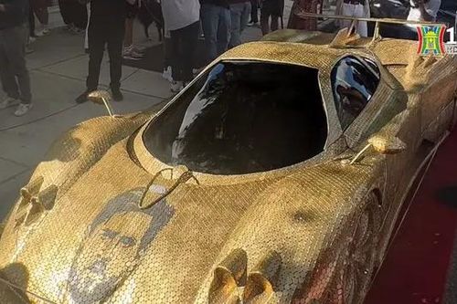 Pagani Zonda với 10 vạn đồng xu xếp hình Lionel Messi