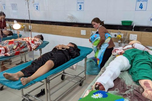 Tây Ninh: Pháo tự chế phát nổ thổi bay mái nhà, 6 người bị thương nặng