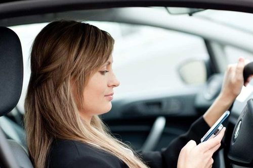 Những thói quen lái xe gây nguy hiểm của tài xế Việt
