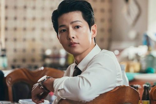 Sao Hàn 24/12: Song Joong Ki 'cuồng' con gái, Bi Rain xin lỗi khán giả