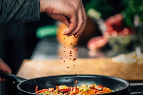 Làm thế nào để giảm muối nhưng món ăn vẫn ngon?
