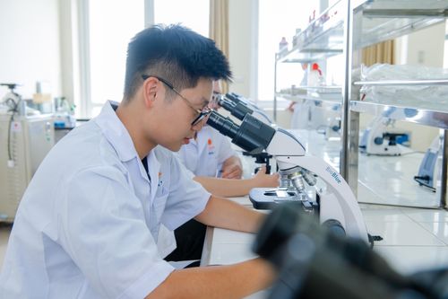 Đề xuất hỗ trợ học phí sinh viên ngành Y