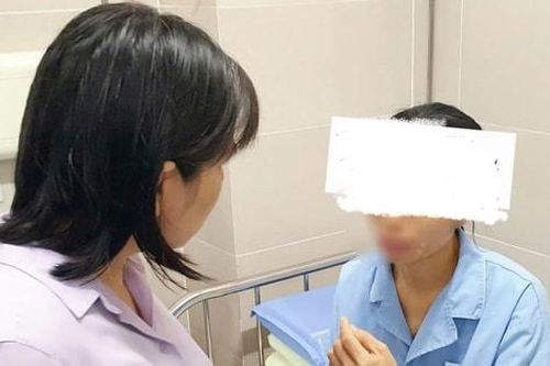 Phát hiện mắc ung thư da từ mụn trứng cá