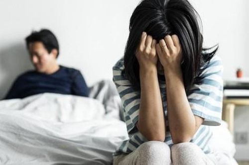 Cuối năm được chồng tặng tiền tỷ, tôi sợ hãi ném trả khi biết số tiền có được từ ai