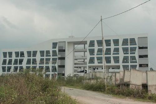 Trường chuyên hàng trăm tỷ xây dở rồi... bỏ hoang ở Nghệ An