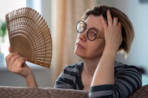 'Bốc hỏa' mãn kinh đáng sợ đến mức nào?