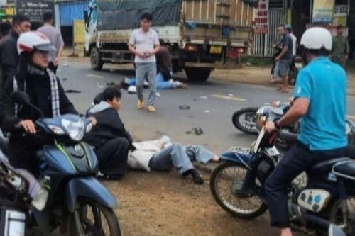 Xe tải va chạm mô tô, một nữ sinh tử vong