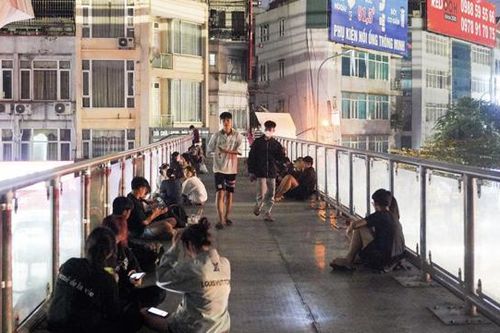 Hà Nội: xử lý tụ tập gây mất an ninh trên các cầu vượt đi bộ
