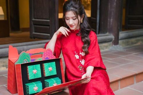 Cô gái trẻ kể chuyện văn hóa qua ẩm thực truyền thống