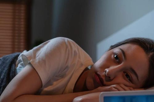 Biết tác hại này, bạn sẽ không muốn thức khuya vào ngày nghỉ
