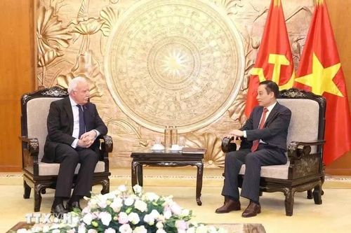 Trưởng ban Đối ngoại Trung ương Lê Hoài Trung tiếp Đặc phái viên, Cố vấn Tổng thống Palestine