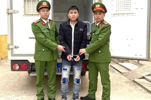 Bắt khẩn cấp đối tượng vi phạm nồng độ cồn, đâm xe vào lực lượng Công an