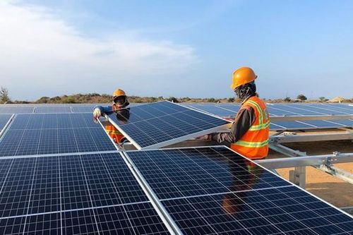 Đề xuất cho doanh nghiệp bán điện tái tạo trực tiếp đến khách hàng thông qua lưới điện riêng