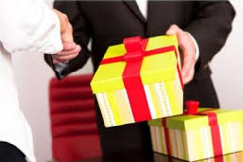 Nghiêm cấm việc biếu, tặng quà Tết cho lãnh đạo các cấp bằng mọi hình thức