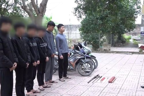 Đi giải quyết mâu thuẫn, nhóm 'thanh niên choai' chém luôn người đi đường