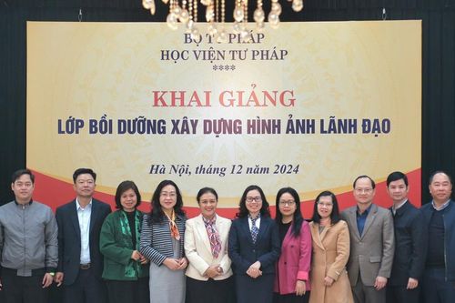 Khai giảng Lớp bồi dưỡng Xây dựng hình ảnh lãnh đạo dành cho lãnh đạo cấp Vụ và tương đương