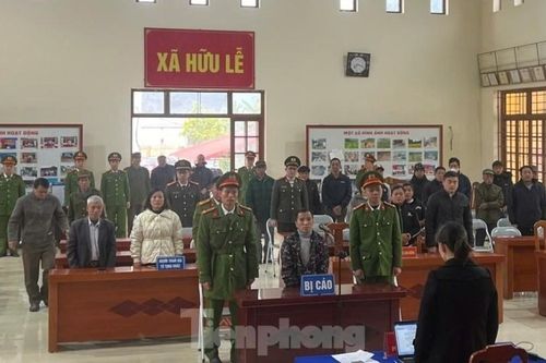 Đánh nhóm cán bộ rà soát hộ nghèo, gã đàn ông lĩnh án tù