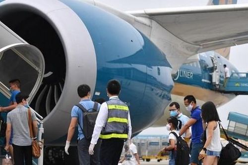 'Cháy' vé máy bay Tết từ TPHCM đi các tỉnh thành