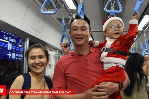 Trung tâm TP.HCM nhộn nhịp đêm Noel