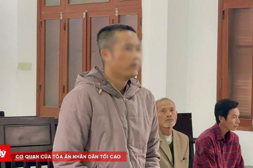 Dùng mũ bảo hiểm đánh người đi đường trọng thương