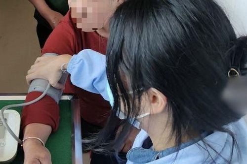 Nữ y tá đến nhà bệnh nhân truyền dịch bất ngờ bị hành hung