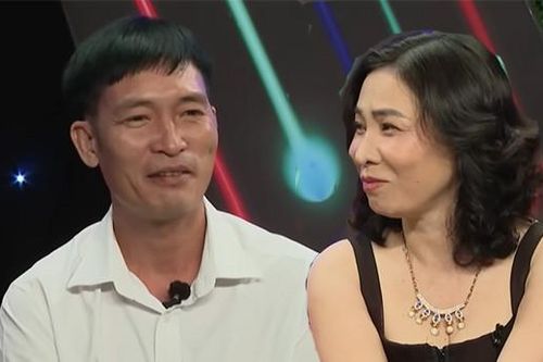Chủ quán karaoke từ chối hẹn hò ông bố đơn thân 'mít ướt'