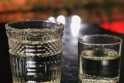Độc tính của hóa chất trong rượu khiến 22 người ngộ độc sau bữa tiệc ở Long Biên