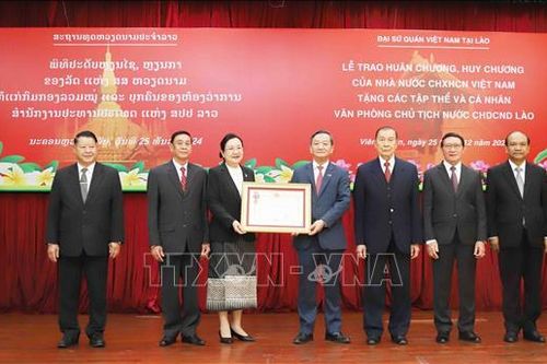 Trao Huân chương, Huy chương của Nhà nước Việt Nam tặng tập thể, cá nhân Văn phòng Chủ tịch nước Lào