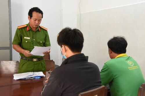 Con trai 16 tuổi lái xe gây tai nạn chết người, cha con cùng bị khởi tố