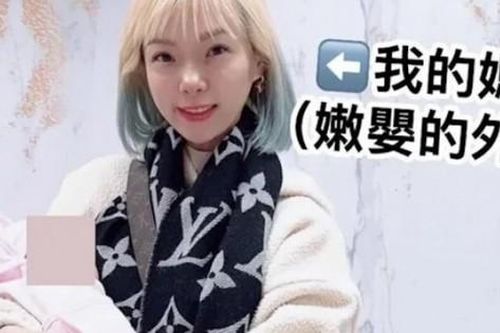 Người phụ nữ 42 tuổi bế cháu gái bị nhầm là mẹ vì quá trẻ đẹp