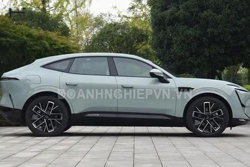 Xe gầm cao công suất 539 mã lực, nội thất tiện nghi, giá hơn 900 triệu đồng