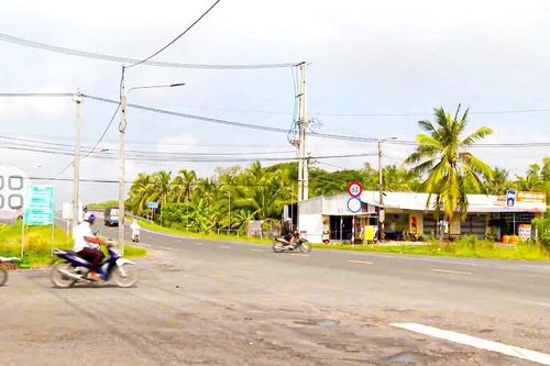 Cần Thơ lắp đặt 3 chốt đèn tín hiệu giao thông trên đường tỉnh 922
