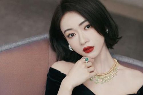 Nữ diễn viên mang bầu con đầu lòng, chồng vô tư làm 1 hành động gây tranh cãi