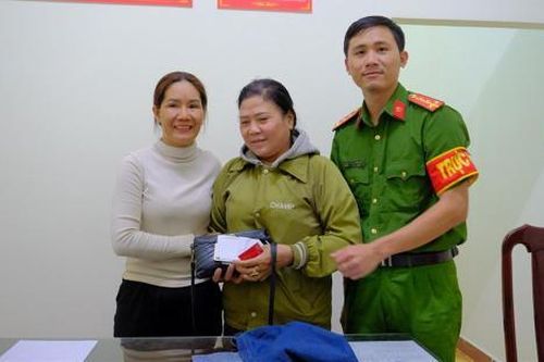 Nhặt được 40 chỉ vàng, người phụ nữ ở Lâm Đồng có hành động đáng trân trọng