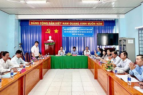 Sở Giáo dục và Đào tạo kiểm tra, công nhận đạt chuẩn phổ cập giáo dục, xóa mù chữ tại huyện Tri Tôn