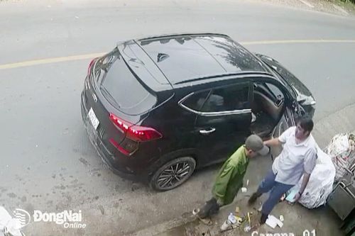 Khởi tố 2 người nước ngoài giả vờ hỏi mệnh giá tiền Việt Nam để trộm cắp tài sản