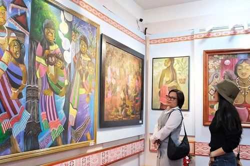 Thế giới sắc màu độc đáo trong tranh Mai Quý Ngọc