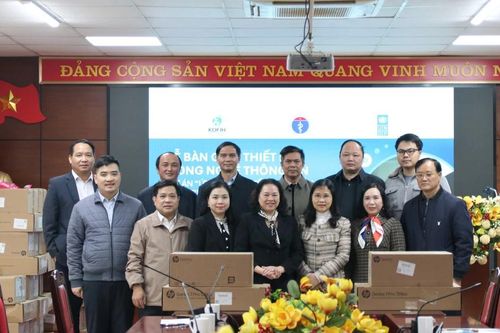 15 trạm y tế của xã nghèo, khó khăn được tiếp nhận bộ thiết bị công nghệ thông tin